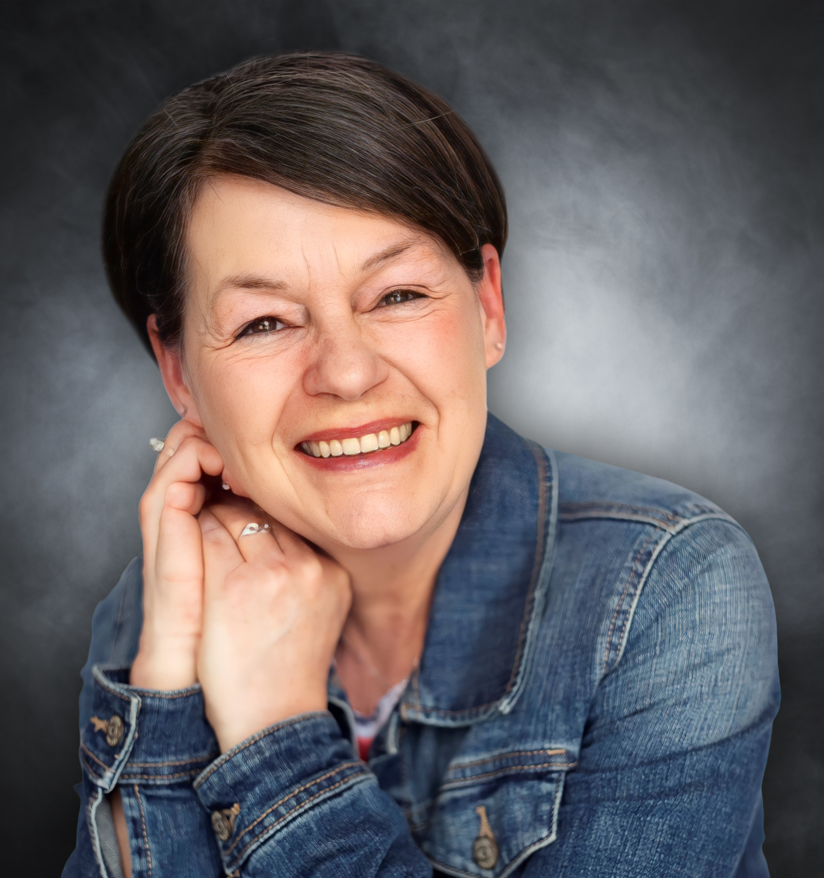 Mme Suzanne Paradis